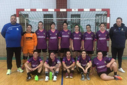 Formación del equipo de La Bañeza FS que milita en la 1ª División Provincial Femenina. DL