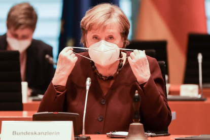 Angela Merkel, ayer en el parlamento de Berlín. PHILIP SINGER