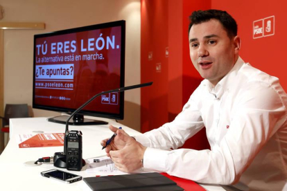 El secretario provincial del PSOE, Javier Alfonso Cendón, y Virginia Barcones