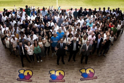 Los empleados se unen a la campaña 'Todos somos Messi'.