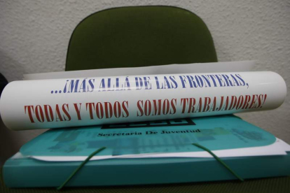 Un cartel en defensa del trabajo migrante. JESÚS F. SALVADORES