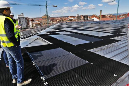 La cubierta solar del Palacio de Congresos de León, una obra que tiene un desfase de 7 millones de euros