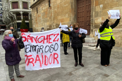 Protesta de los autónomos de Aupa, hoy, en el centro de León. RAMIRO