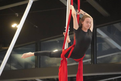 Espectáculo de circo en Expojoven. J. NOTARIO