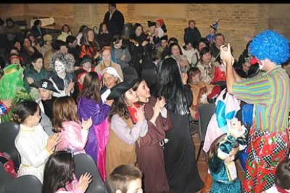 El Auditorio Municipal de Sahagún registró un lleno absoluto en la gala de carnaval celebrada ayer en sus instalaciones.