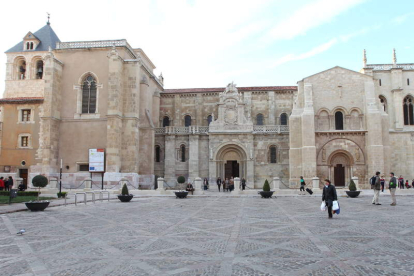 La Abadía de San Isidoro fue asaltada por la autoridad civil leonesa el 22 de julio de 1660 para detener al vizconde de Quintanilla.