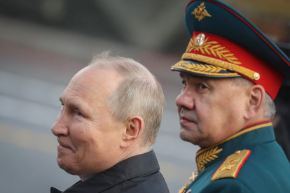 El ministro de Defensa ruso, Sergei Shoigu junto al presidente Vladimir Putin. EFE/EPA/MAXIM SHIPENKOV