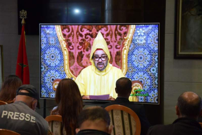 El rey Mohamed VI se dirige a su nación en un mensaje televisado. MOHAMED SIALI