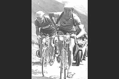 Al igual que el Giro de Italia, el Tour comienza a ofrecer más espectáculo al dar más protagonismo a las etapas de altitud. En 1933 se instaura el Gran Premio de la Montaña.