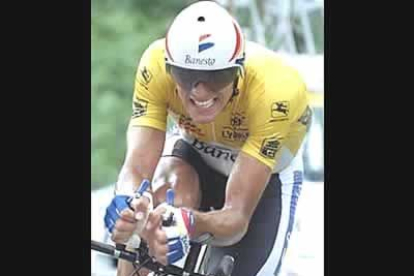 En la década de los 90 surgirían dos nuevos líderes del pelotón y de la carrera. El primero de ellos fue Miguel Indurain, quien consiguió por primera vez ganar el Tour en cinco ocasiones consecutivas.