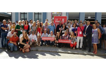 La delegación leonesa en el congreso autonómico celebrado en Zamora durante el fin de semana contó con 69 integrantes. DL