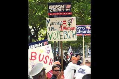 Mientras, tuvo lugar alguna que otra manifestación pro Bush.