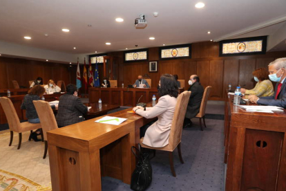 Un momento del pleno en el que el alcalde Olegario Ramón perdió la mayoría del tripartito. L. DE LA MATA