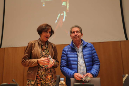 Concepción de Vega y Miguel Ángel Varela, durante la presentación de la programación. L. DE LA MATA