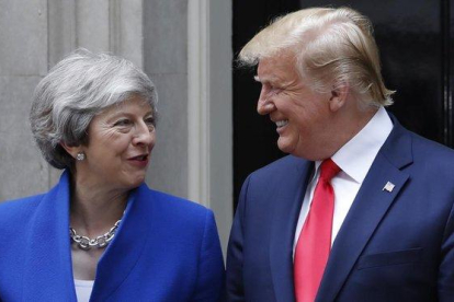 Donald Trump, presidente de Estados Unidos, y la primera ministra británica, Theresa May, durante su encuentro este martes en Downing Street.