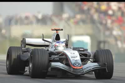 McLaren-Mercedes sí, pese a los intentos de Kimi Raikkonen. El finlandés no pudo con el campeón del mundo, y el mal fario que acompaña a Juan Pablo Montoya hizo el resto.