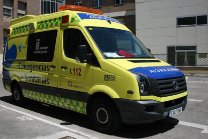 La ambulancia del Sacyl solo pudo constatar el fallecimiento. DL