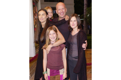 Bruce Willis, con sus hijas y Demi Moore, en una estampa del 2001.