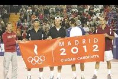 El Palacio de los Deportes acogió este fin de semana el Master Ciudad de León, que enfrentó en la pista a los mejores tenistas del país.