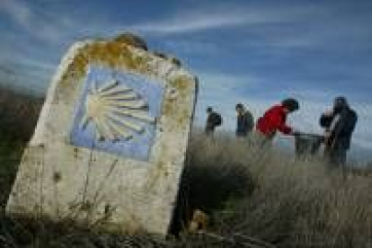 Mojón del Camino de Santiago antes de Villar de Mazarife