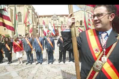 En el acto participan políticos de todos los partidos con representación en el Ayuntamiento de León. En la imagen, Javier Chamorro, de la UPL.