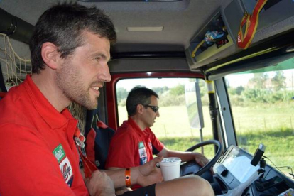 Bañeres, a la izquierda, y Mora, al volante en el último Dakar.