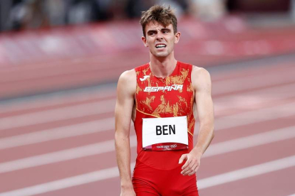 Adrián Ben reacciona tras competir en la final de 800 m. RONCORONI