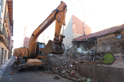 En noviembre de 2021 se derribaron las casas de la primera fase para la Ronda Interior. RAMIRO