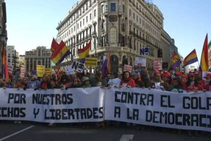 Miles de personas pertenecientes a diversos colectivos protestando en Madrid por la política de recortes llevada a cabo por el Gobierno.