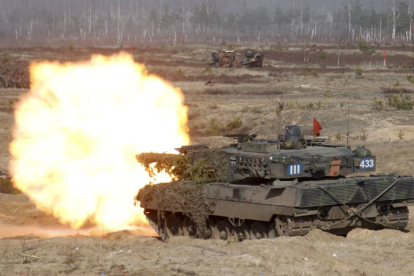 Soldados alemanes con un 'Leopard 2' participan en un ejercicio militar. VALDA KALNINA