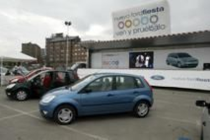Diversas actividades lúdicas rodearon ayer la presentación del nuevo Ford Fiesta en Ponferrada