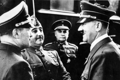 Entrevista entre Hitler (derecha) y Franco, en la estación de Hendaya, el 23 de octubre de 1940.