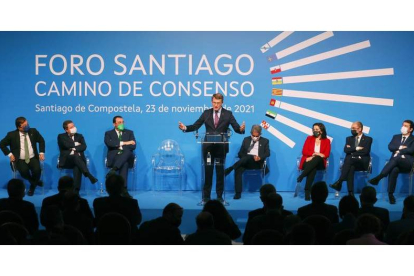 Imagen de los ocho presidentes autonómicos durante el foro. LAVANDEIRA
