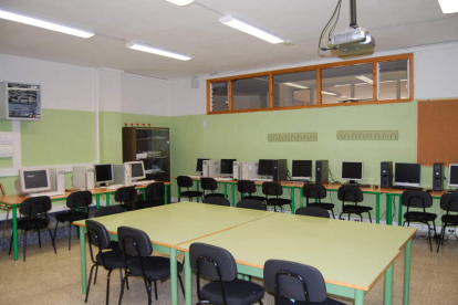 Una de las tres aulas TIC del instituto Ramiro II.