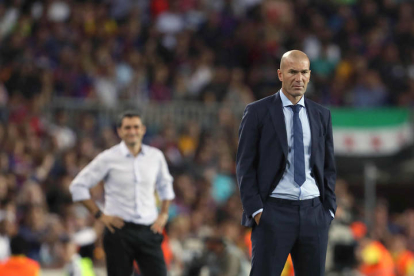 Zidane y Valverde. TONI ALBIR