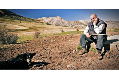 Con José Álvarez, ‘Molina’, pastor de Salce, el equipo grabó la que probablemente sea la última ‘vecera’ (pastoreo comunitario) de la provincia de León.