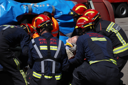 Exhibición de rescate en accidentes de tráfico dentro de la XVIII edición de la Semana de la Prevención de Incendios. PEIO GARCÍA/ICAL