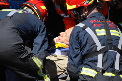 Exhibición de rescate en accidentes de tráfico dentro de la XVIII edición de la Semana de la Prevención de Incendios. PEIO GARCÍA/ICAL