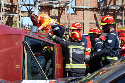 Exhibición de rescate en accidentes de tráfico dentro de la XVIII edición de la Semana de la Prevención de Incendios. PEIO GARCÍA/ICAL