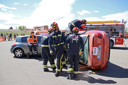 Exhibición de rescate en accidentes de tráfico dentro de la XVIII edición de la Semana de la Prevención de Incendios. PEIO GARCÍA/ICAL