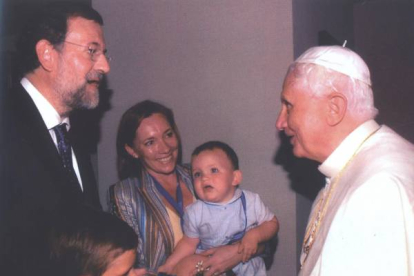 La familia acude en pleno a una cita con el entonces papa Juan Pablo II