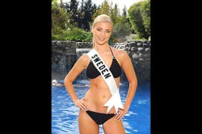 Katarina Wigander, Miss Suecia, posa en su traje de baño Endless Sun.