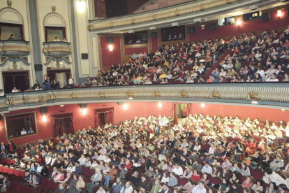 Cientos de leoneses acudieron en 2006 a la última jornada en la que el Teatro Emperador abrió sus puertas. RAMIRO