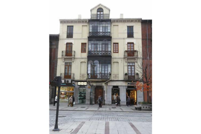 Casa de la calle Ordoño promovida por Julio del Campo.