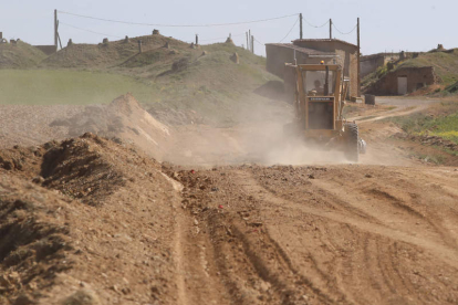 Obras para la concentración parcelaria en Los Oteros durante el mes de abril. RAMIRO