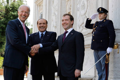 Con el presidente ruso Dmitry Medvedev y el entonces vicepresidente de Estados Unidos, Joe Biden, en 2011. EFe