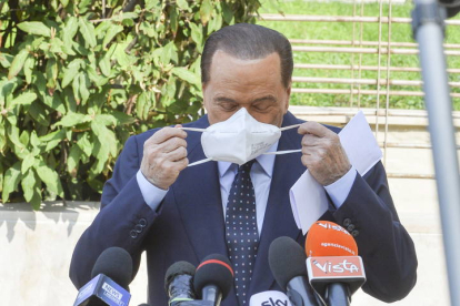 Berlusconi se dirige a la república italiana durante la pandemia del covid. EFE