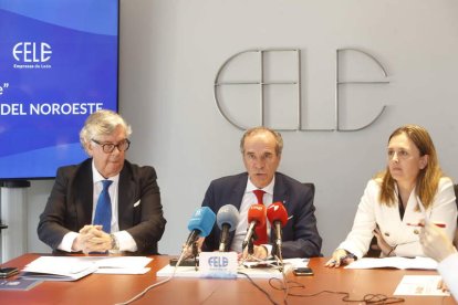 Juan Manuel Vieites, Juan María Vallejo y María Calvo, ayer en la Fele. RAMIRO