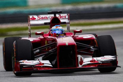 El piloto Fernando Alonso, de Ferrari, en los libres de Sepang.