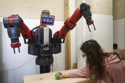 El curso será eminentemente práctico y con los robots diseñados en la Universidad. JESÚS F. SALVADORES